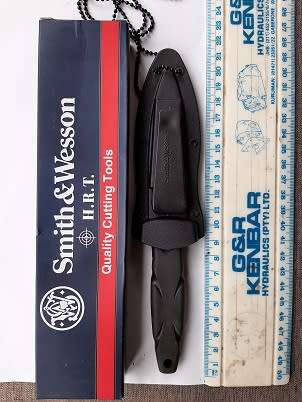 ** CRAZY R1 START ** NO RESERVE ** SMITH and WESSON TACTICAL / BOOT KNIFE **