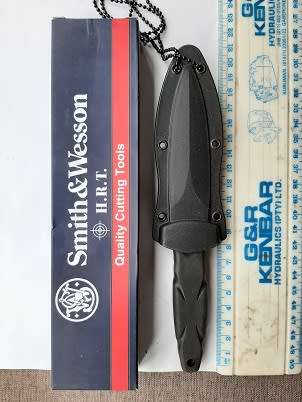 ** CRAZY R1 START ** NO RESERVE ** SMITH and WESSON TACTICAL / BOOT KNIFE **