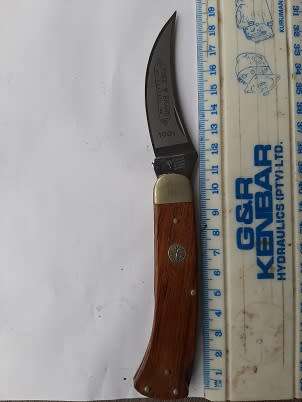 ** CRAZY R1 START ** NO RESERVE ** LOCKING FOLDING TREE BRAND CLASSIC KNIFE **
