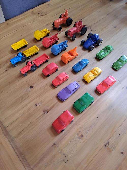 ** CRAZY R1 START ** NO RESERVE ** HUGE TOMTE / GALANITE PLASTIC / RUBBER CAR COLLECTION **