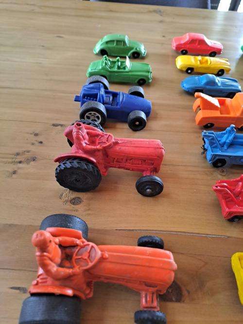 ** CRAZY R1 START ** NO RESERVE ** HUGE TOMTE / GALANITE PLASTIC / RUBBER CAR COLLECTION **