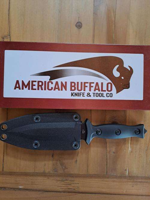 ** CRAZY R1 START ** NO RESERVE ** BRAND NEW AMERICAN BUFFALO BOOT / TACTICAL KNIFE **