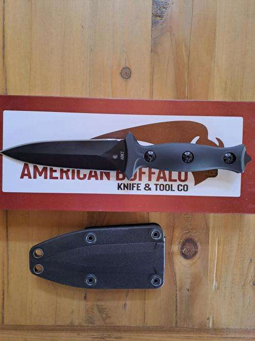 ** CRAZY R1 START ** NO RESERVE ** BRAND NEW AMERICAN BUFFALO BOOT / TACTICAL KNIFE **