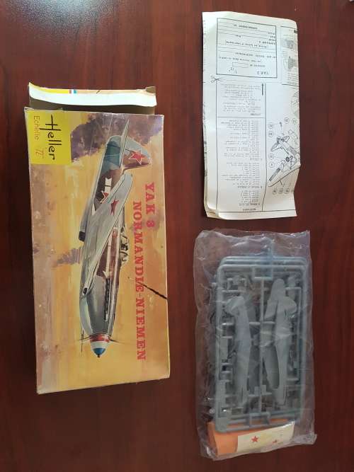 Vintage 1966 HELLER 1/72 WW II YAK-3 NORMANDIE-NIEMEN Model Kit