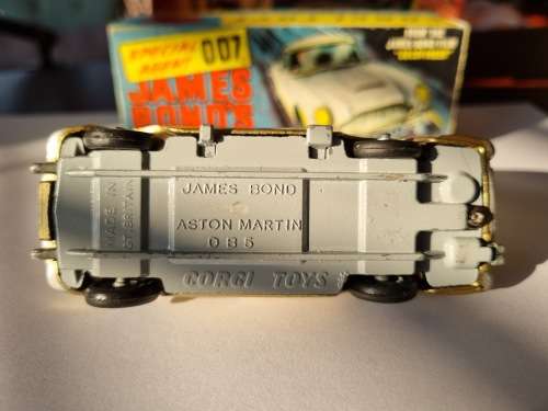 Corgi #261 James Bond Aston Martin DB 5 Boxed