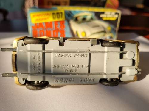 Corgi #261 James Bond Aston Martin DB 5 Boxed