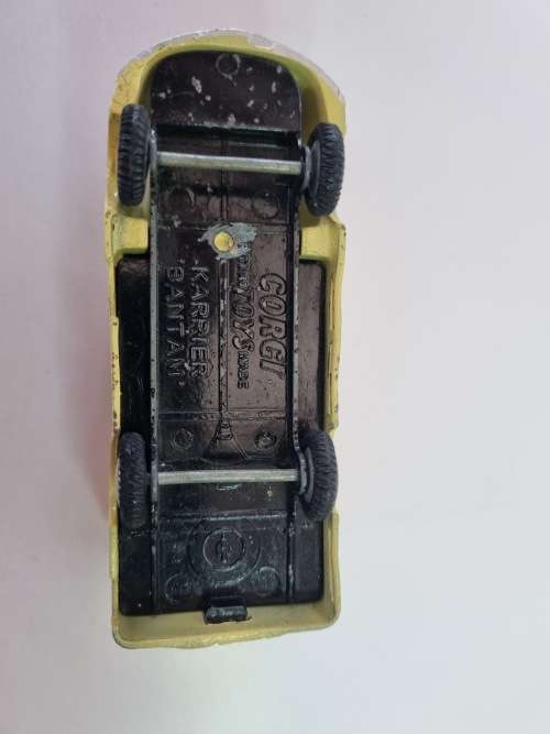 Corgi 411 Karrier ` Bantam` Lucozade Van