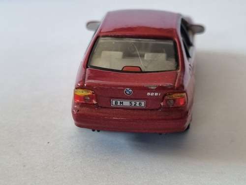 Road Signature BMW 528i
