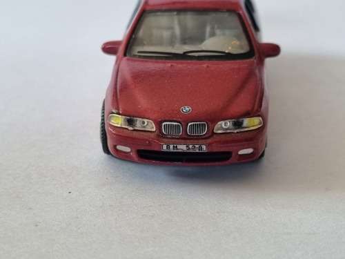 Road Signature BMW 528i
