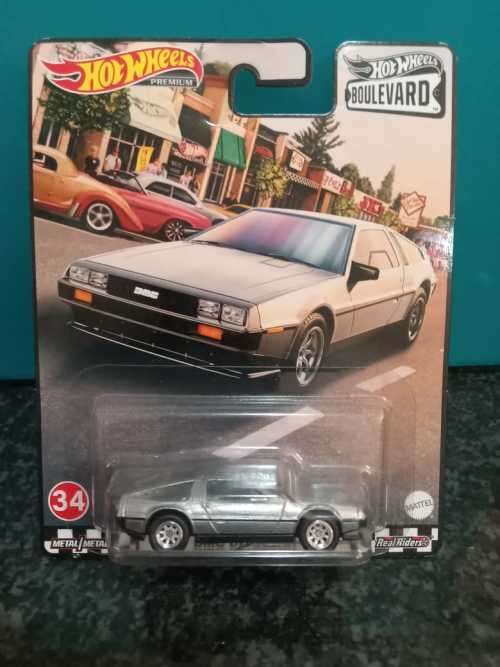 Hot Wheels Premium Boulevard #34 81 DeLorean DMC-12