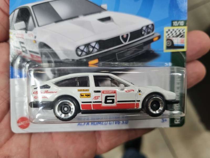 Hot Wheels Alfa Romeo GTV6 3.0