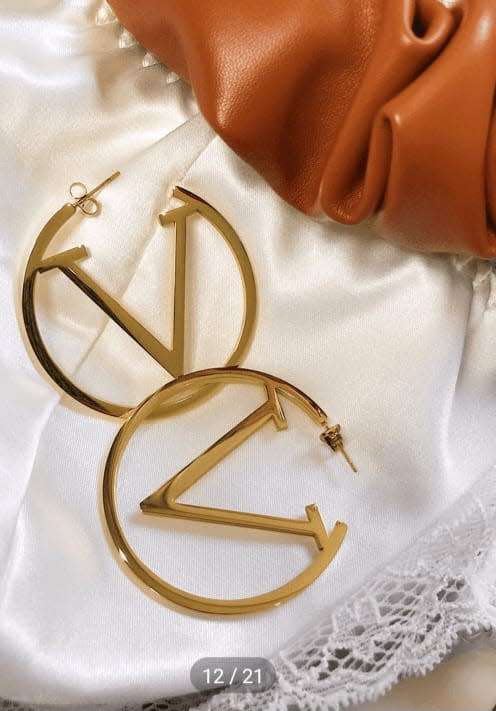 V earrings