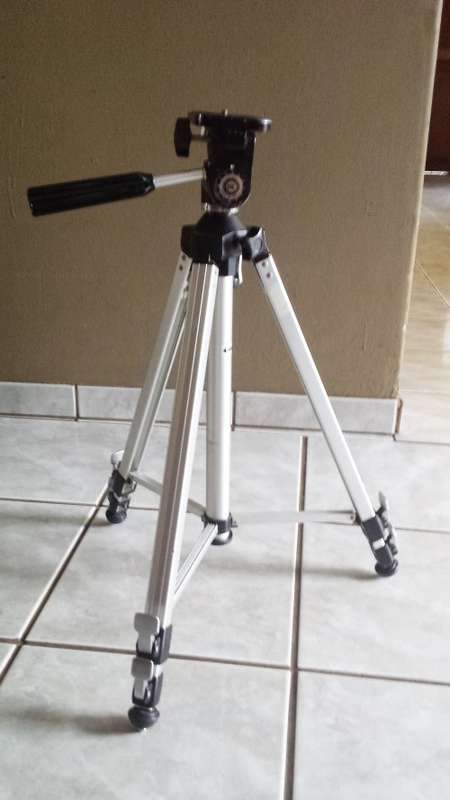 IIC Professional Camera Tripod - Alluminium