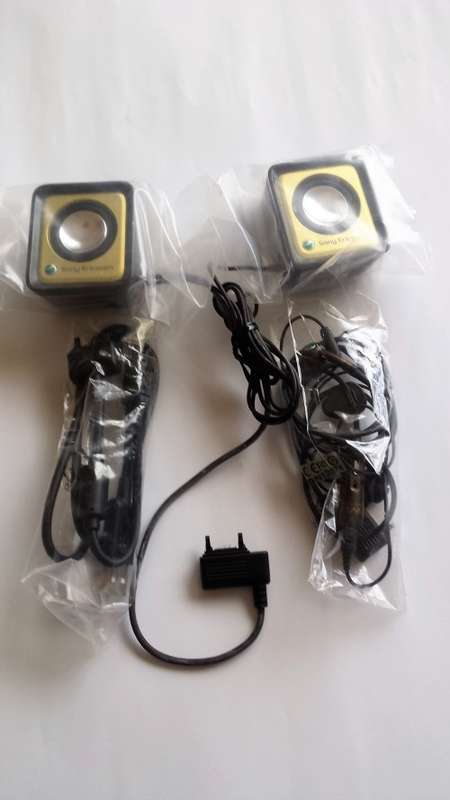 Sony Ericsson Speakers, Headphones & USB cable