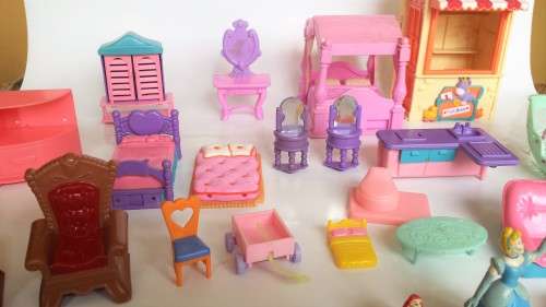 Dollhouse toys
