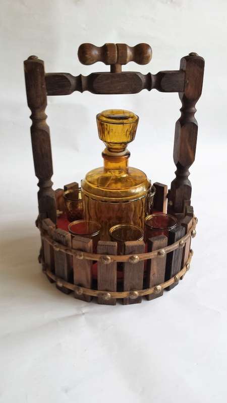 Glass Decanter and 6 shot glasses