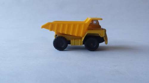 Diecast Dump Truck, Maisto