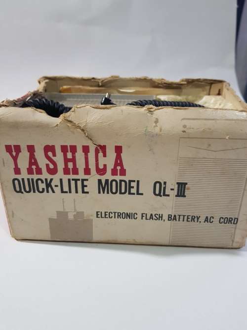 Vintage Yashica Quick-Lite, Electronic Flash, QL-III