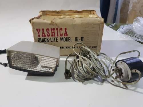 Vintage Yashica Quick-Lite, Electronic Flash, QL-III