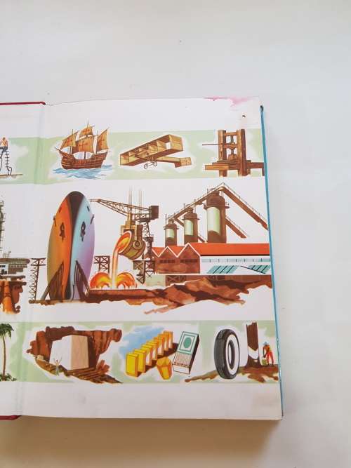 The Living World of Achievement in Colour, Hardcover Book