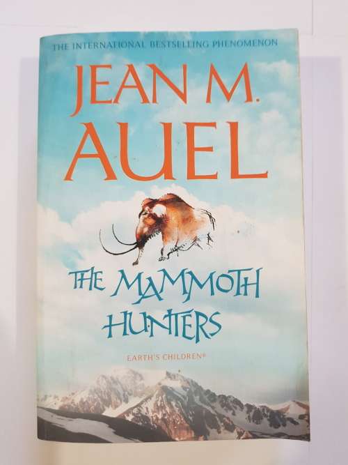 The Mammoth Hunters by Jean M. Auel