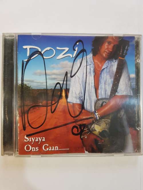 Dozi, Siyaya Ons Gaan CD, Signed