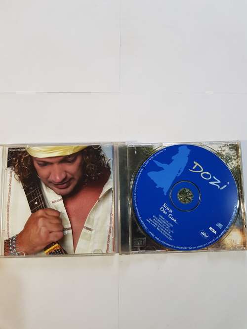 Dozi, Siyaya Ons Gaan CD, Signed