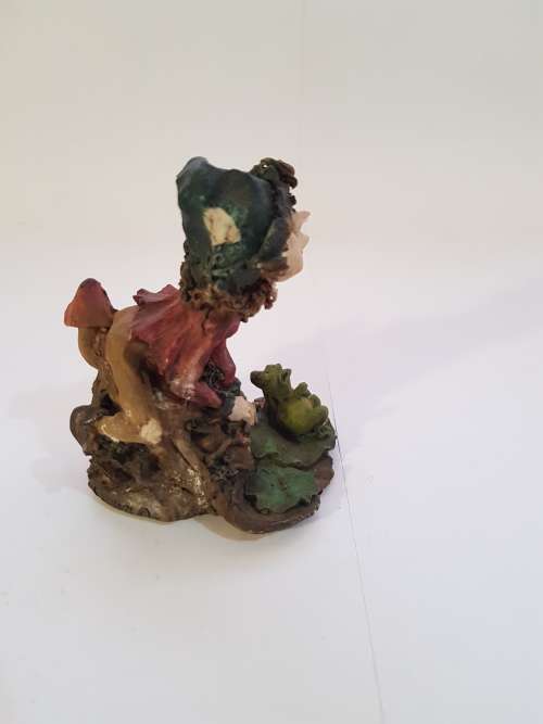 Witch with Frog Figurine, Crown