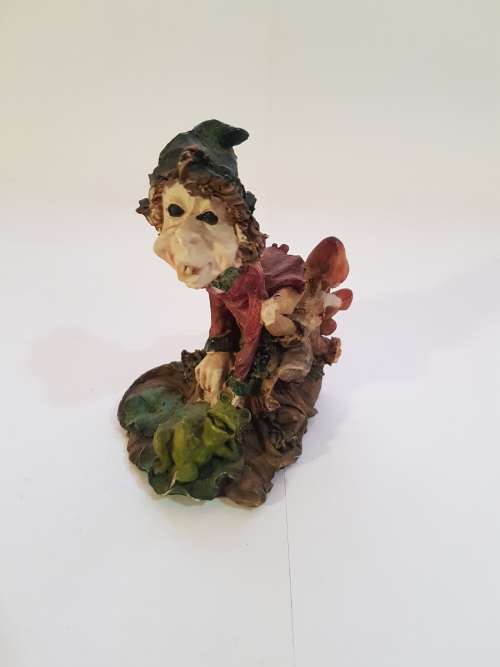 Witch with Frog Figurine, Crown