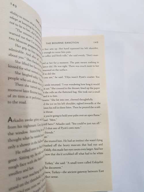 Robert Ludlum`s The Bourne Sanction by Eric Van Lustbader