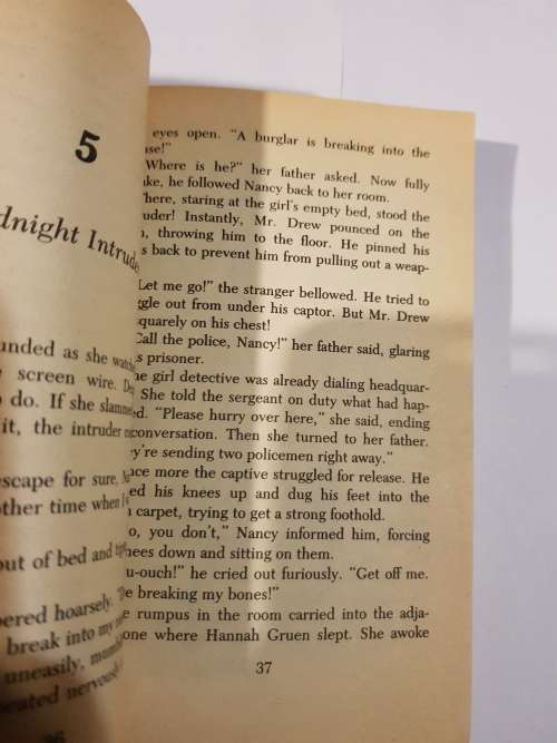 The Secret in the Old Lace by Carolyn Keene