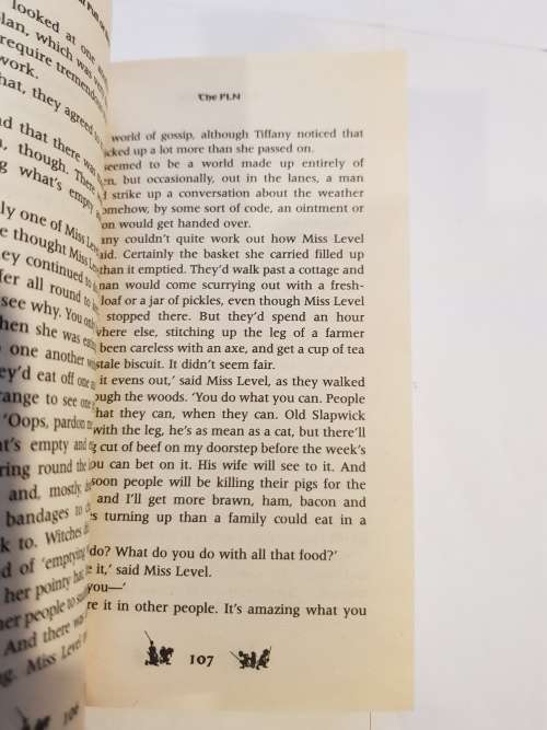 A Hat Full of Sky by Terry Pratchett
