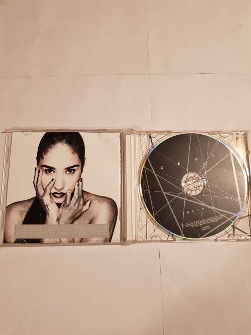 Demi Lovato, Deluxe CD