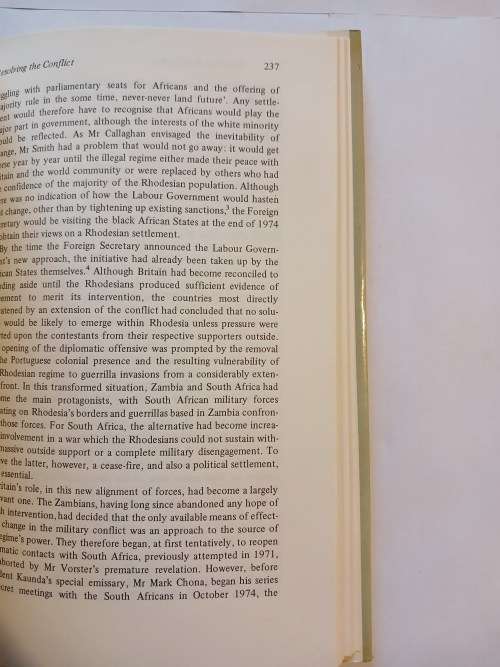 Britain and the Politics of Rhodesian Independence by Elaine Windrich