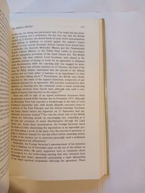 Britain and the Politics of Rhodesian Independence by Elaine Windrich