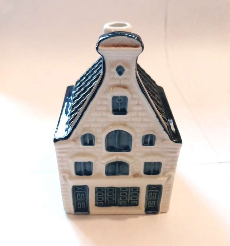 Blue Delft, Porcelain House, Made for KLM by Bols, No. 66