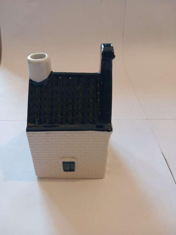 Blue Delft, Porcelain House, Made for KLM by Bols, No. 66