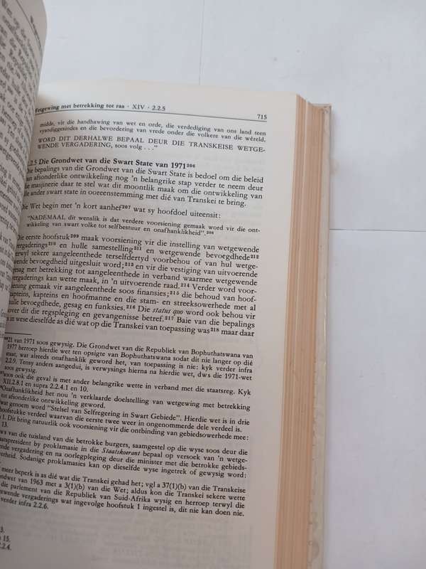 Inleiding tot die Suid-Afrikaanse Reg en Regsleer, `n Afrikaanse Bewerking, 1988