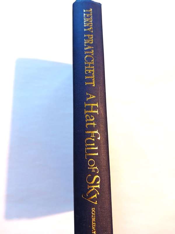 A Hat Full of Sky by Terry Pratchett