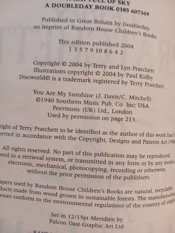 A Hat Full of Sky by Terry Pratchett