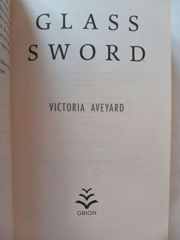 Glass Sword by Victoria Aveyard