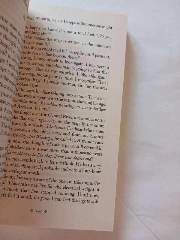 Red Queen by Victoria Aveyard
