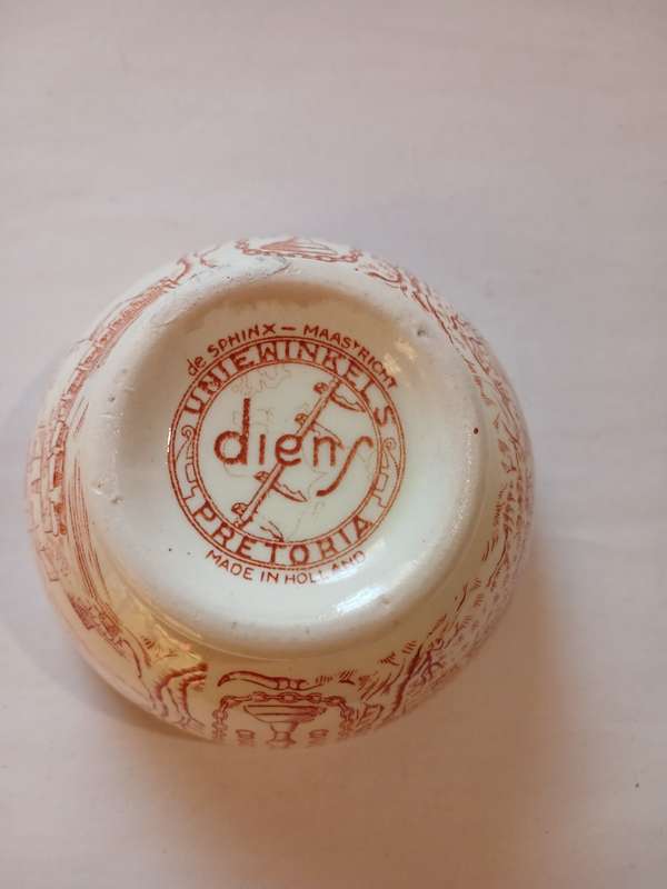 Voortrekker Commemorative Bowl, Uniewinkels Pretoria, Diens