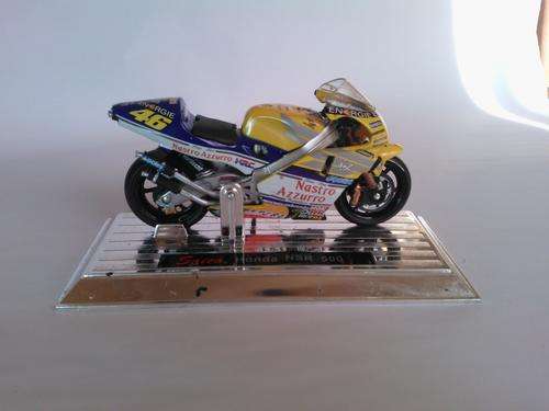 Honda NSR500 model bike - Diecast - 1:18. 2001 World Champion, Valentino Rossi