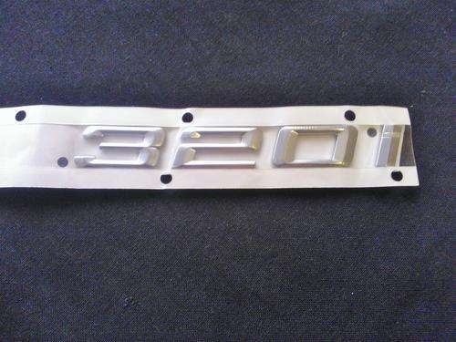 320i Badge