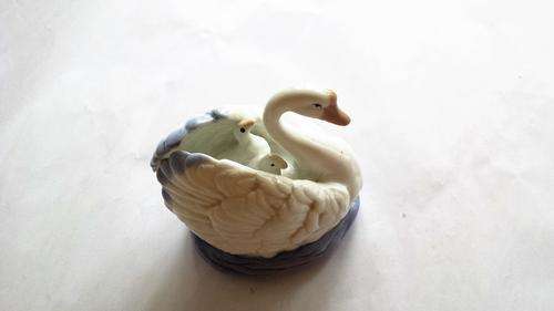 Heritage Porcelain - Swan Song