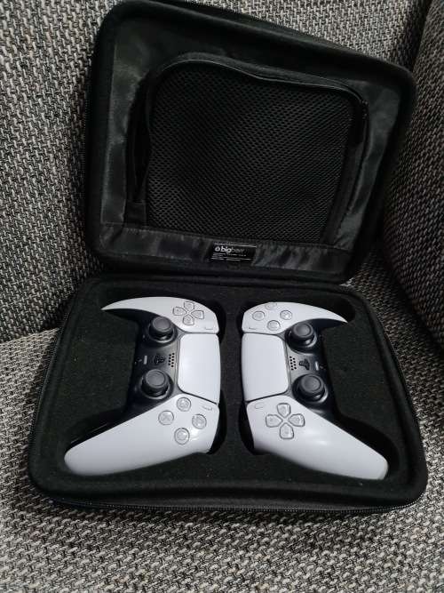 Playstation 5 + 3 Dualsense + Pulse 3D