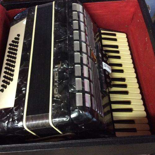 PAROTT ACCORDIAN waking and awesome as new in its original case immaculate!