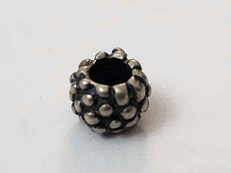 WINTER BERRIES - RETIRED BEAD