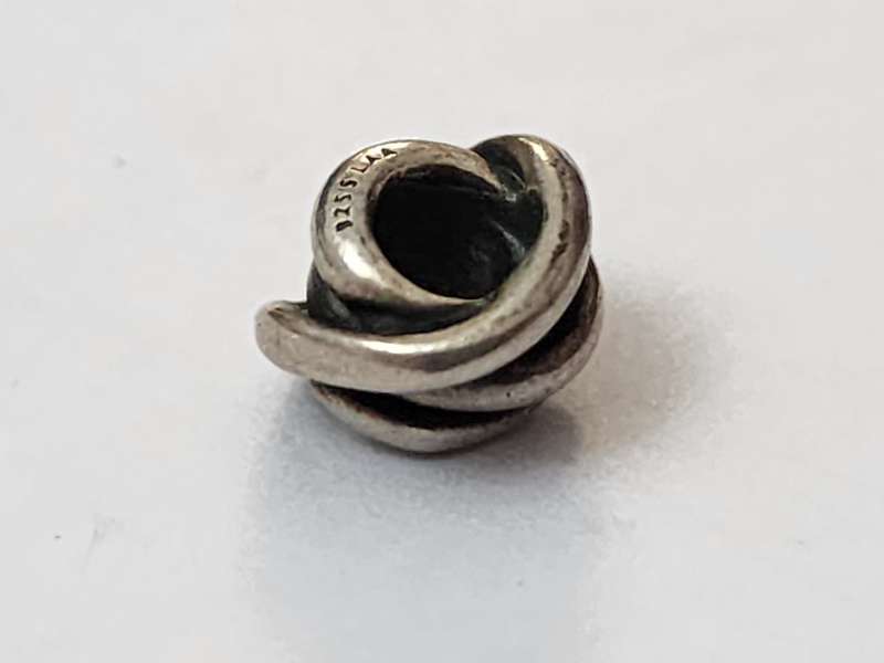 LUCKY KNOT BEAD - RETIRED BEAD